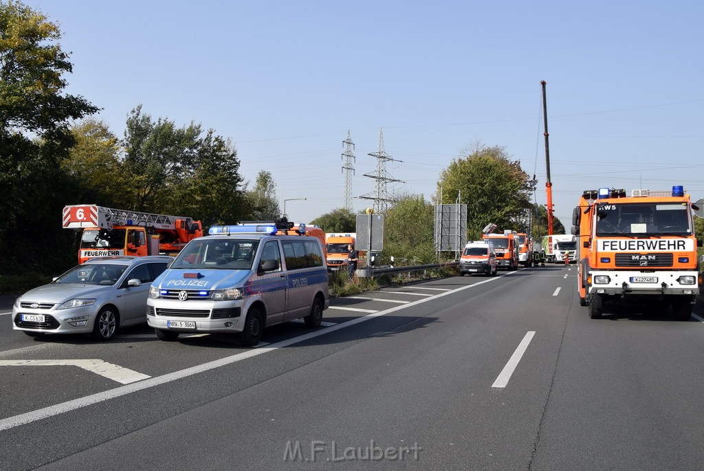 Schwerer VU PKlemm A 57 Rich Innenstadt Hoehe Koeln Chorweiler P259.JPG - Miklos Laubert